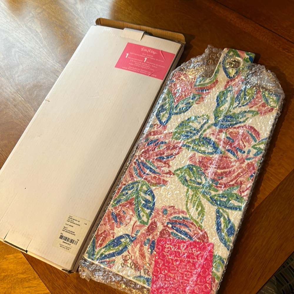 Host pick!!! Lilly Pulitzer Serving board, NWT!!! Adorable for entertaining!!!